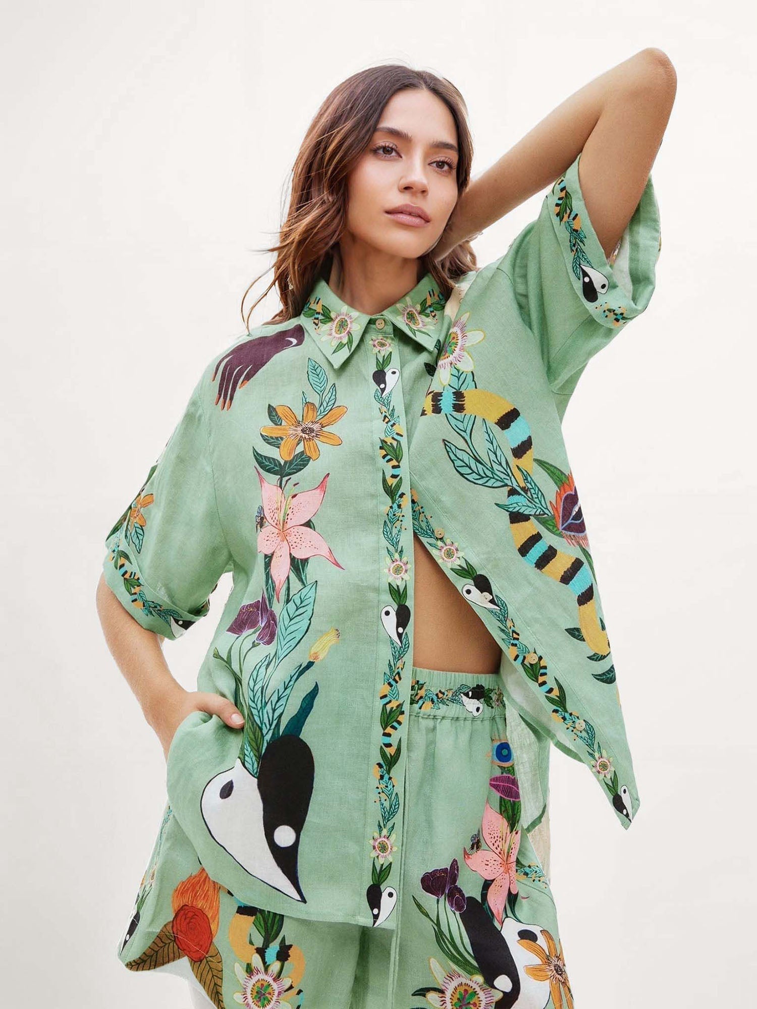 CONJUNTO CAMISA Y SHORT ESTAMPADO TROPICAL