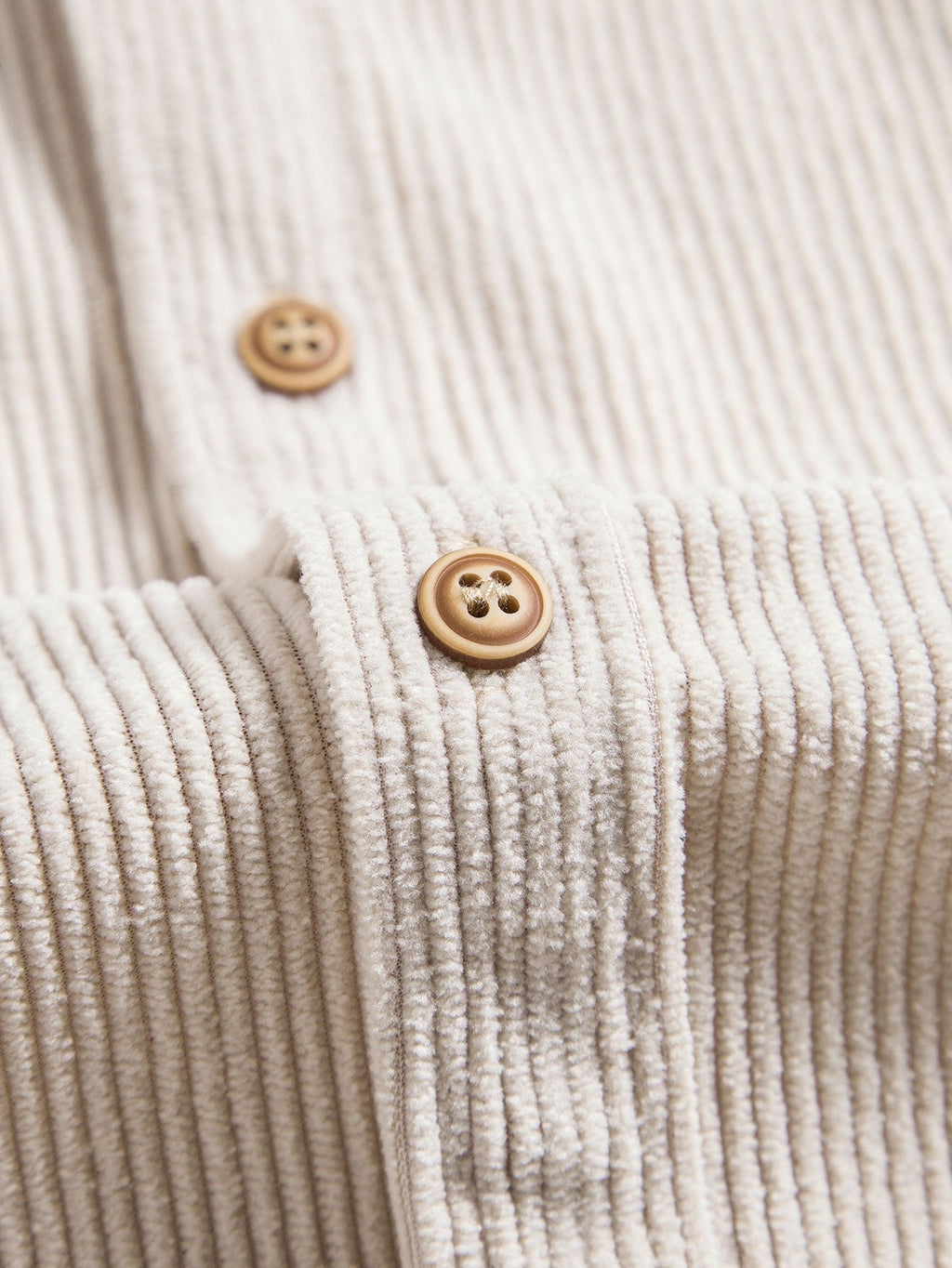 Camisa de algodón con botones y mangas cortas