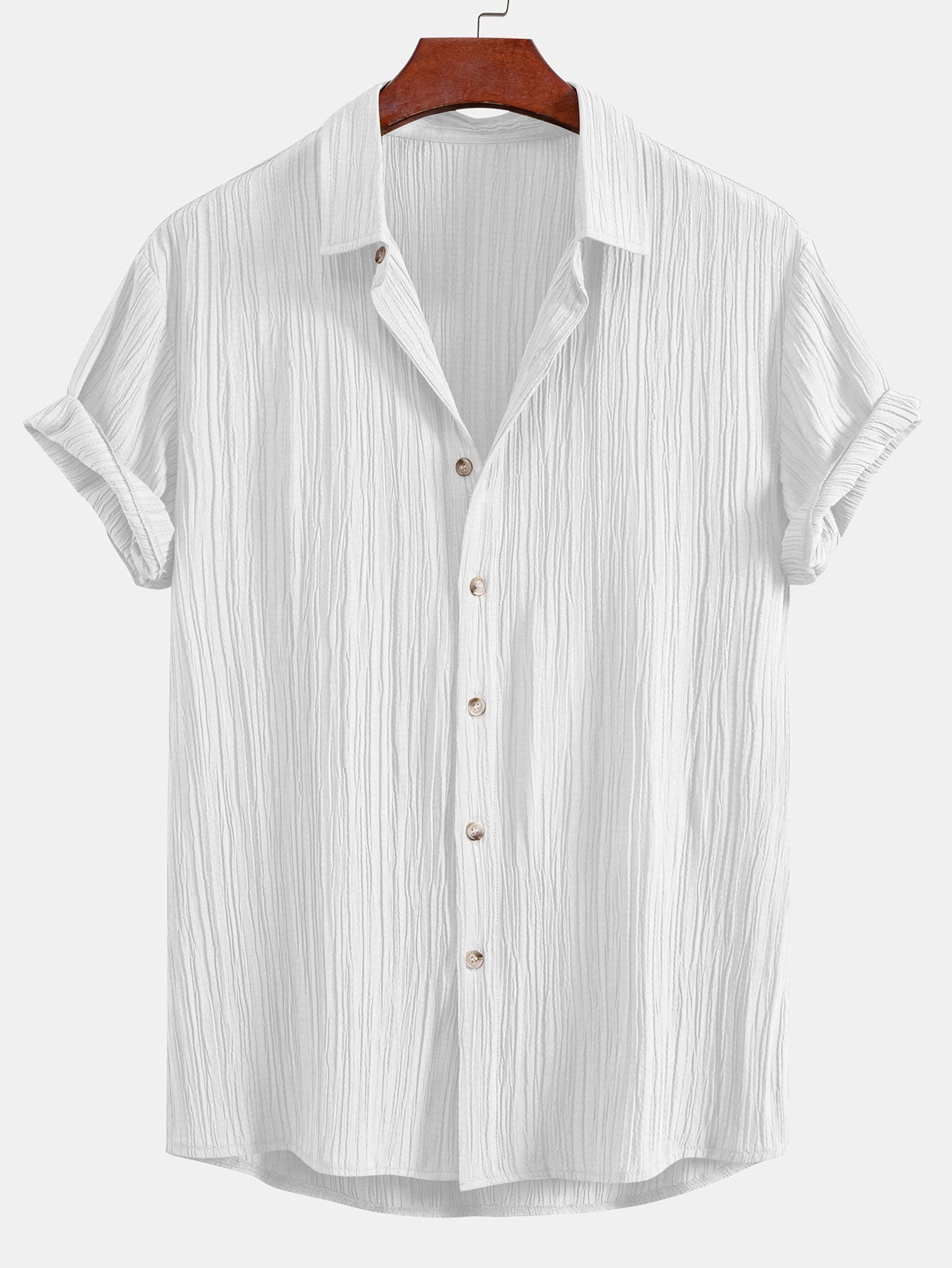 Camisa roja con botones y textura arrugada