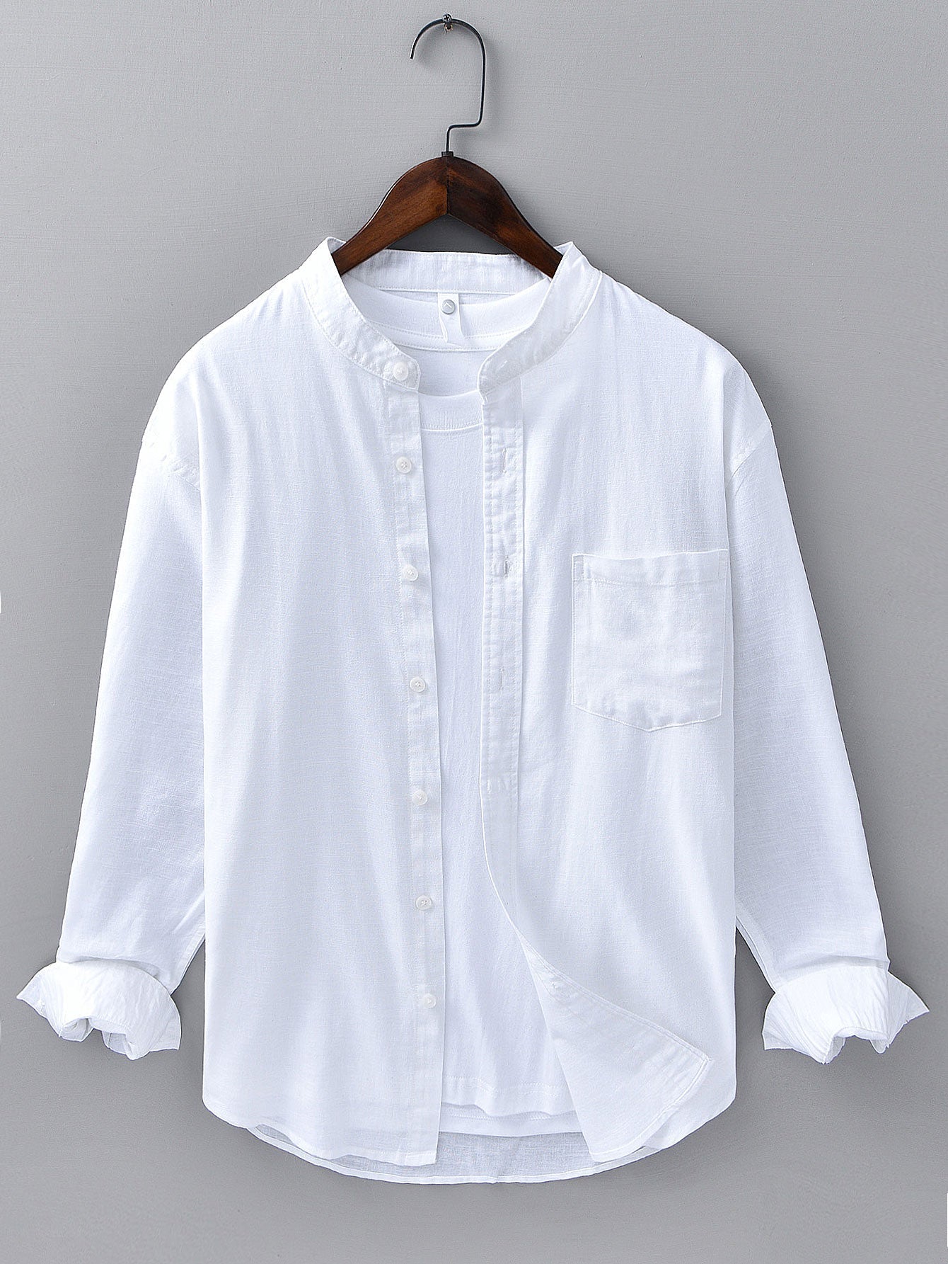 Camisa de lino y algodón con mangas largas, cuello en D y bolsillo