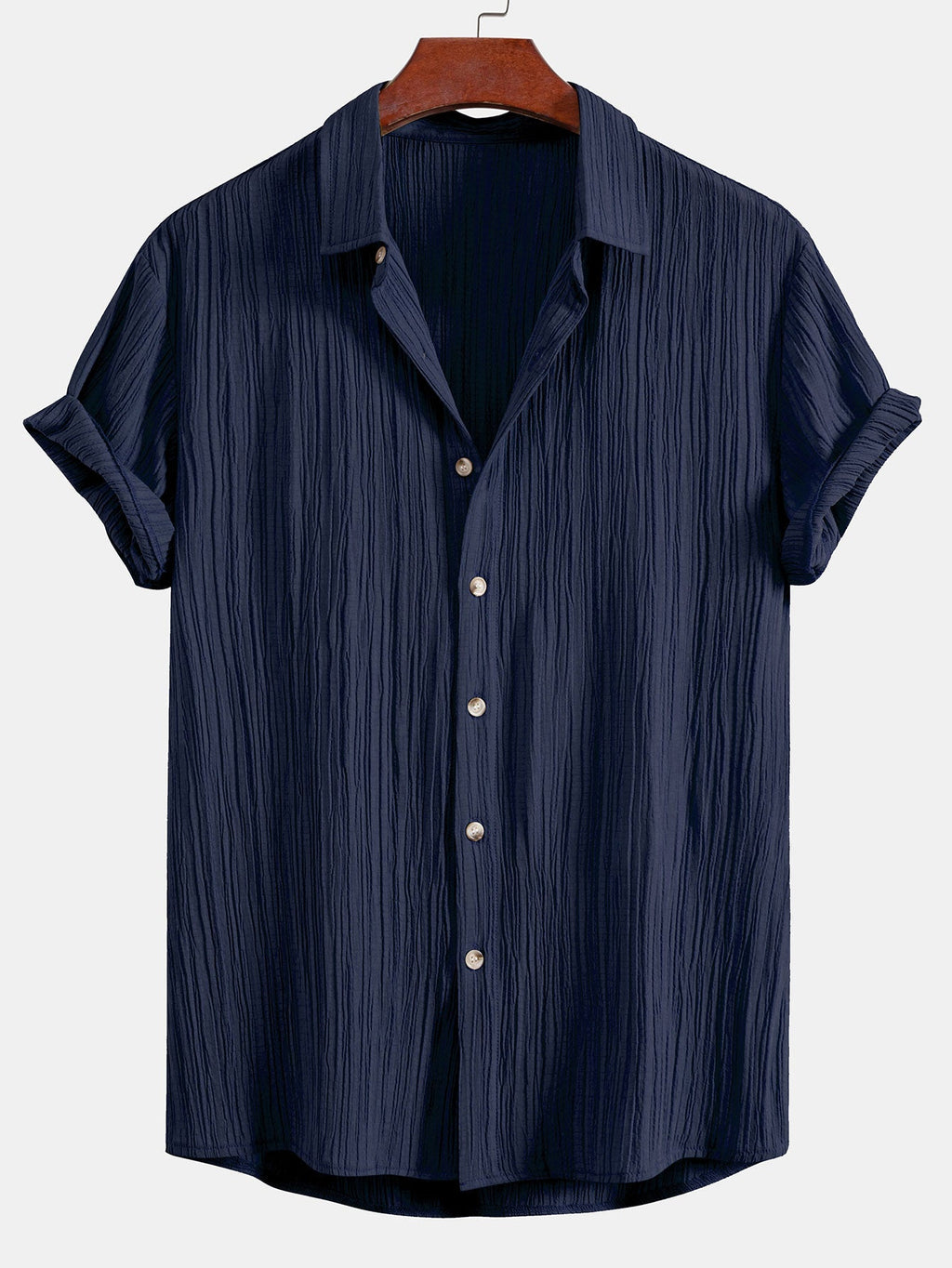 Camisa roja con botones y textura arrugada