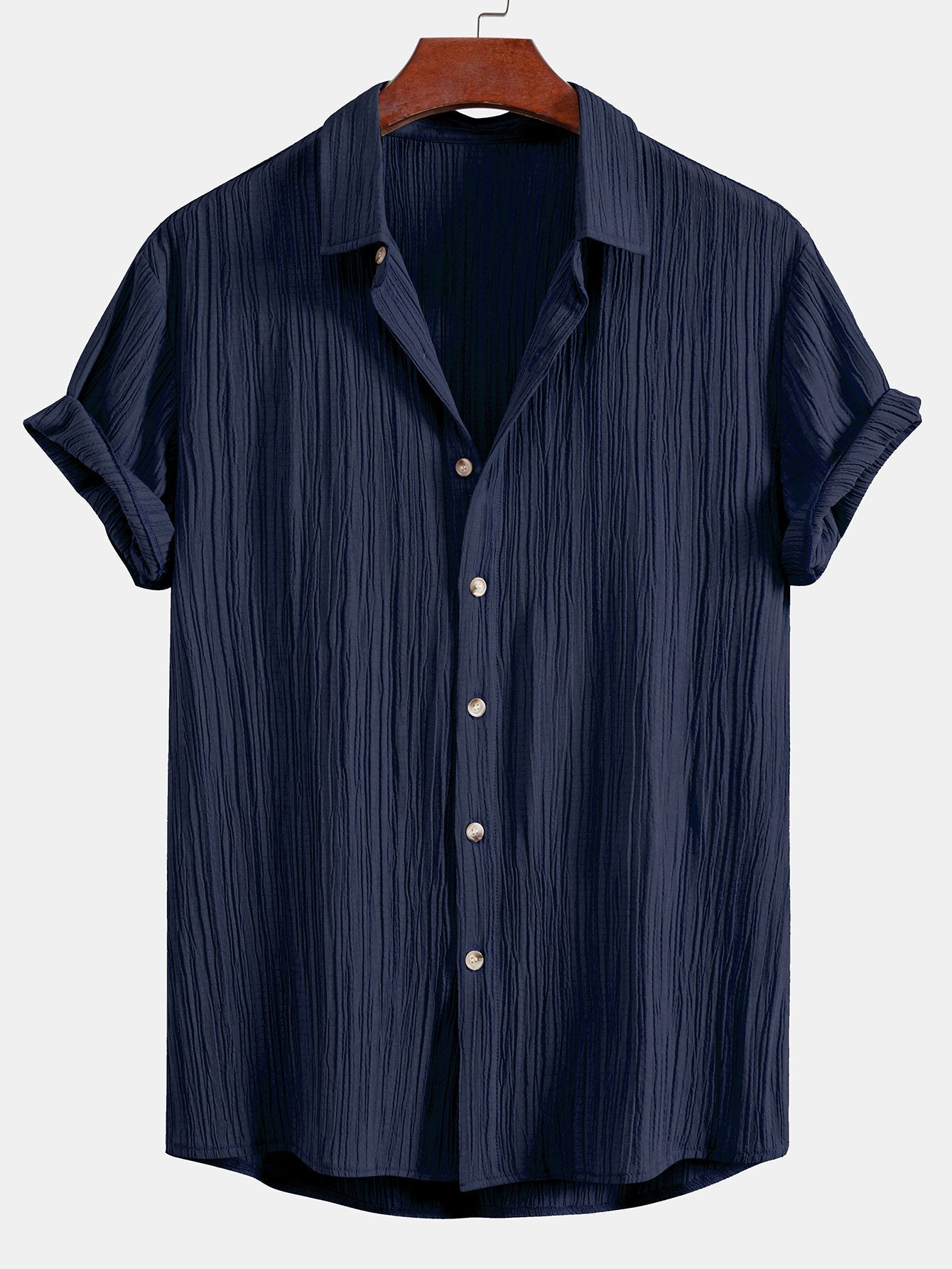 Camisa roja con botones y textura arrugada