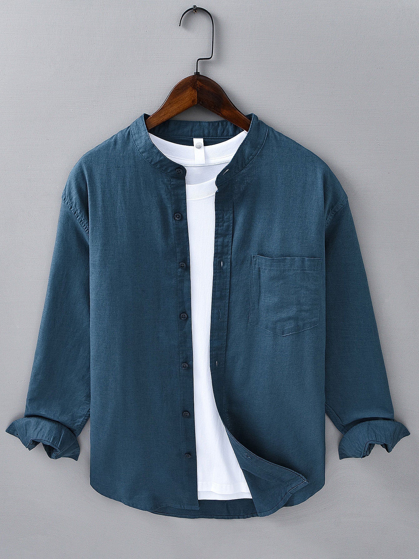 Camisa de lino y algodón con mangas largas, cuello en D y bolsillo