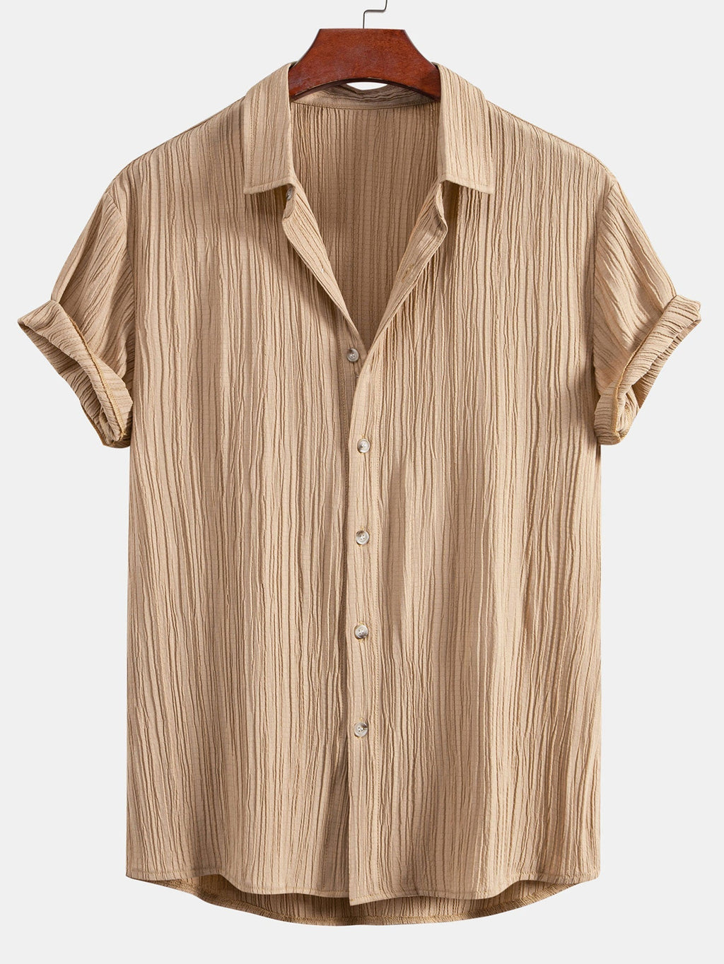 Camisa roja con botones y textura arrugada