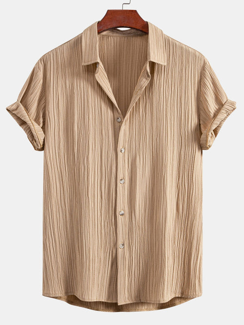 Camisa roja con botones y textura arrugada