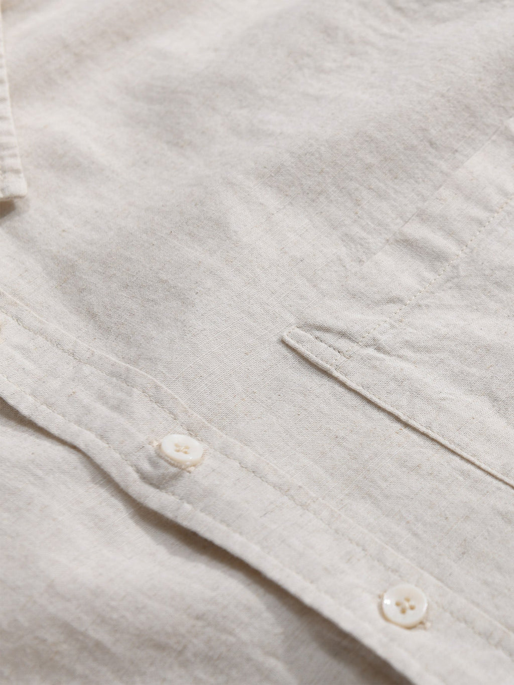 Camisa de lino y algodón con bolsillo y mangas largas