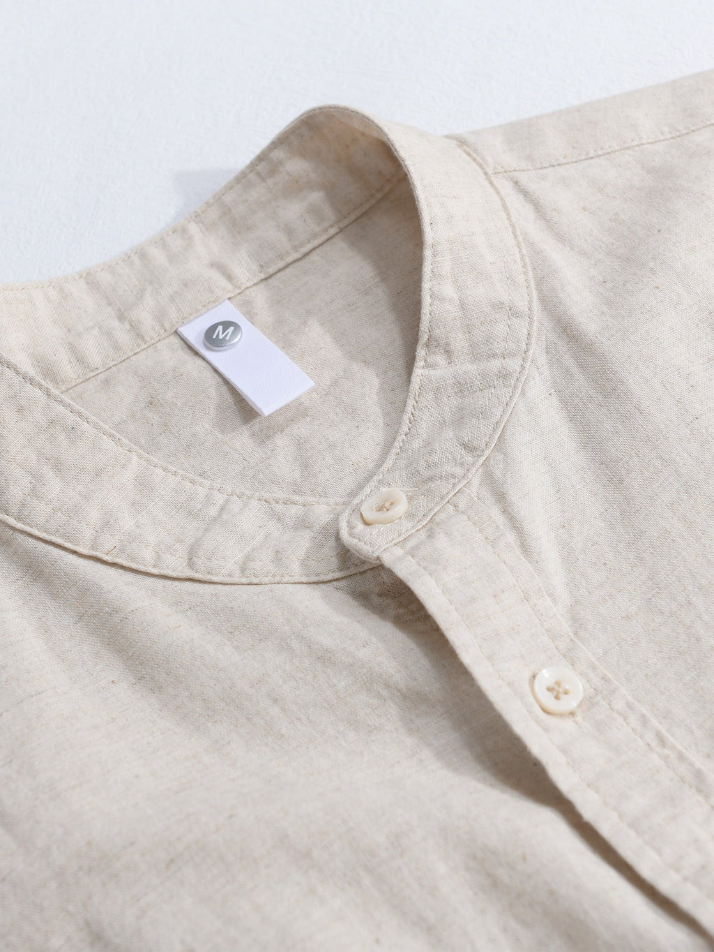 Camisa de lino y algodón con mangas largas, cuello en D y bolsillo