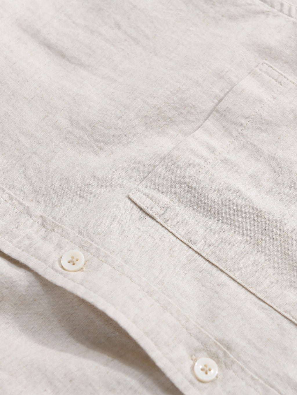 Camisa de lino y algodón con mangas largas, cuello en D y bolsillo