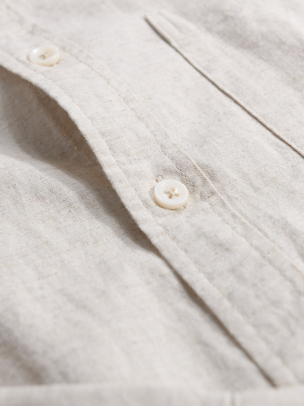 Camisa de lino y algodón con mangas largas, cuello en D y bolsillo