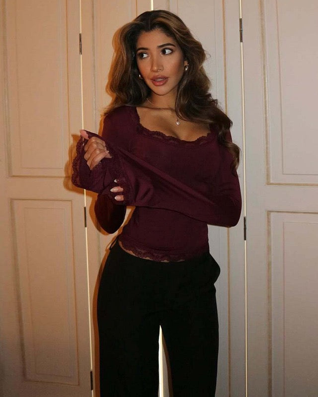 Lucía - Top ajustado con detalles de encaje