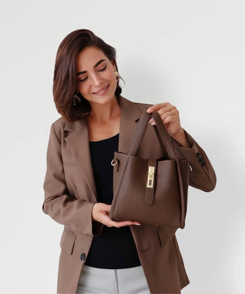 NIKA - Elegante bolso de hombro con líneas limpias y tirantes anchos
