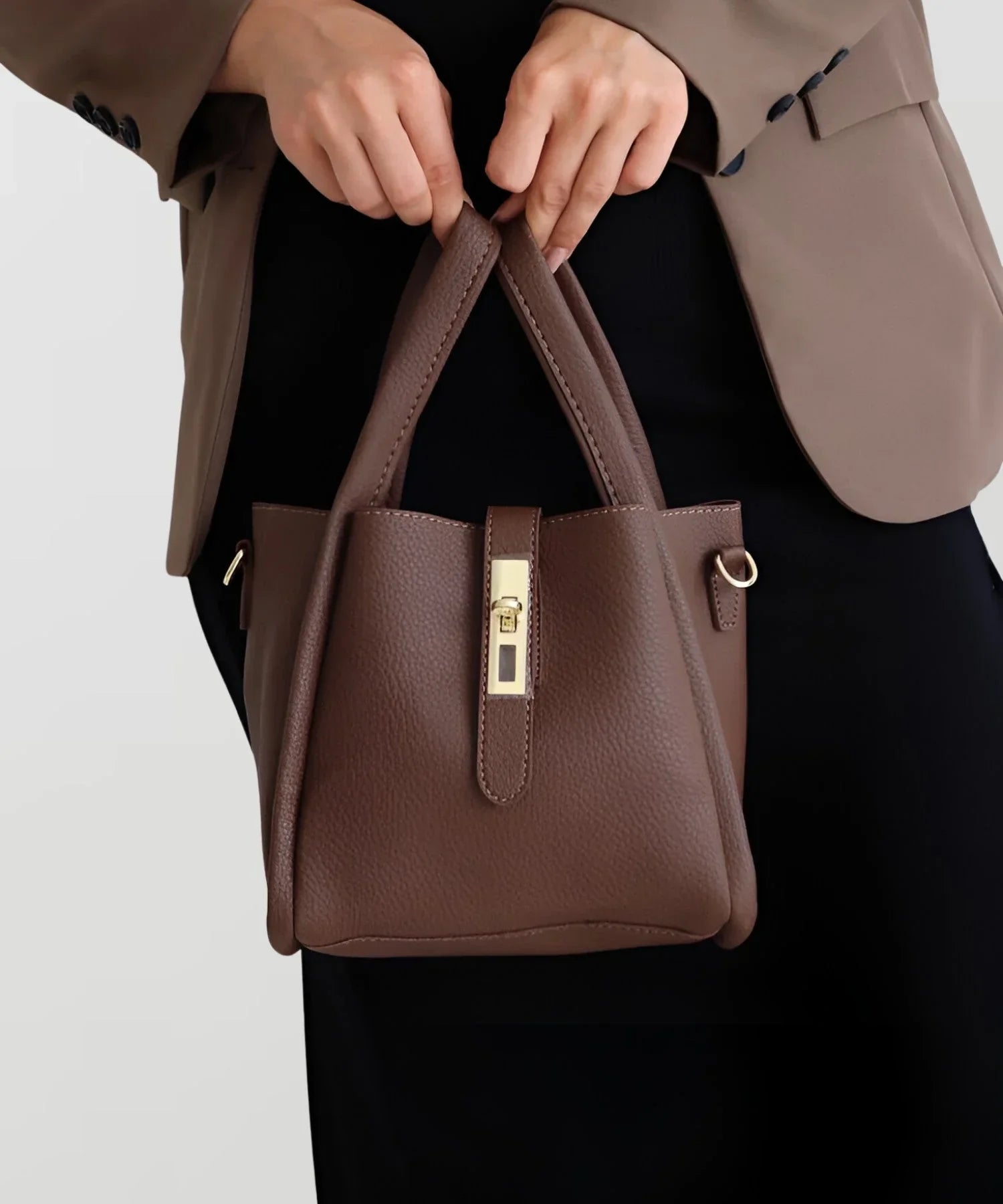 NIKA - Elegante bolso de hombro con líneas limpias y tirantes anchos