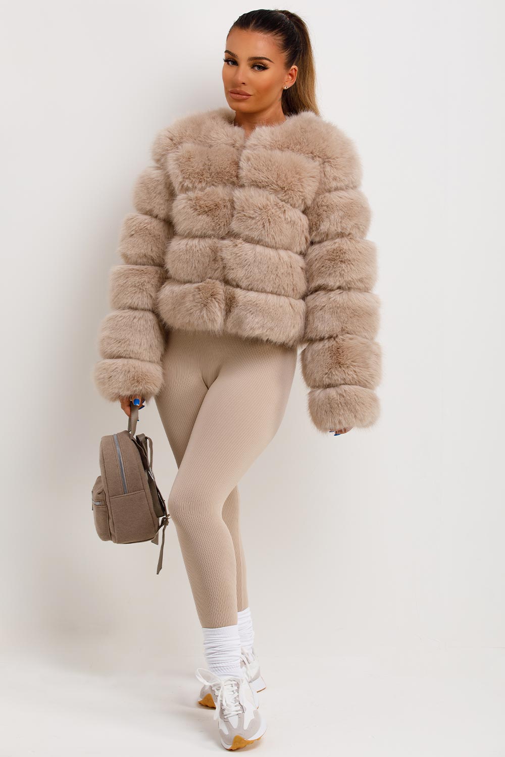 ROSIE - Chaqueta glamourosa de piel sintética