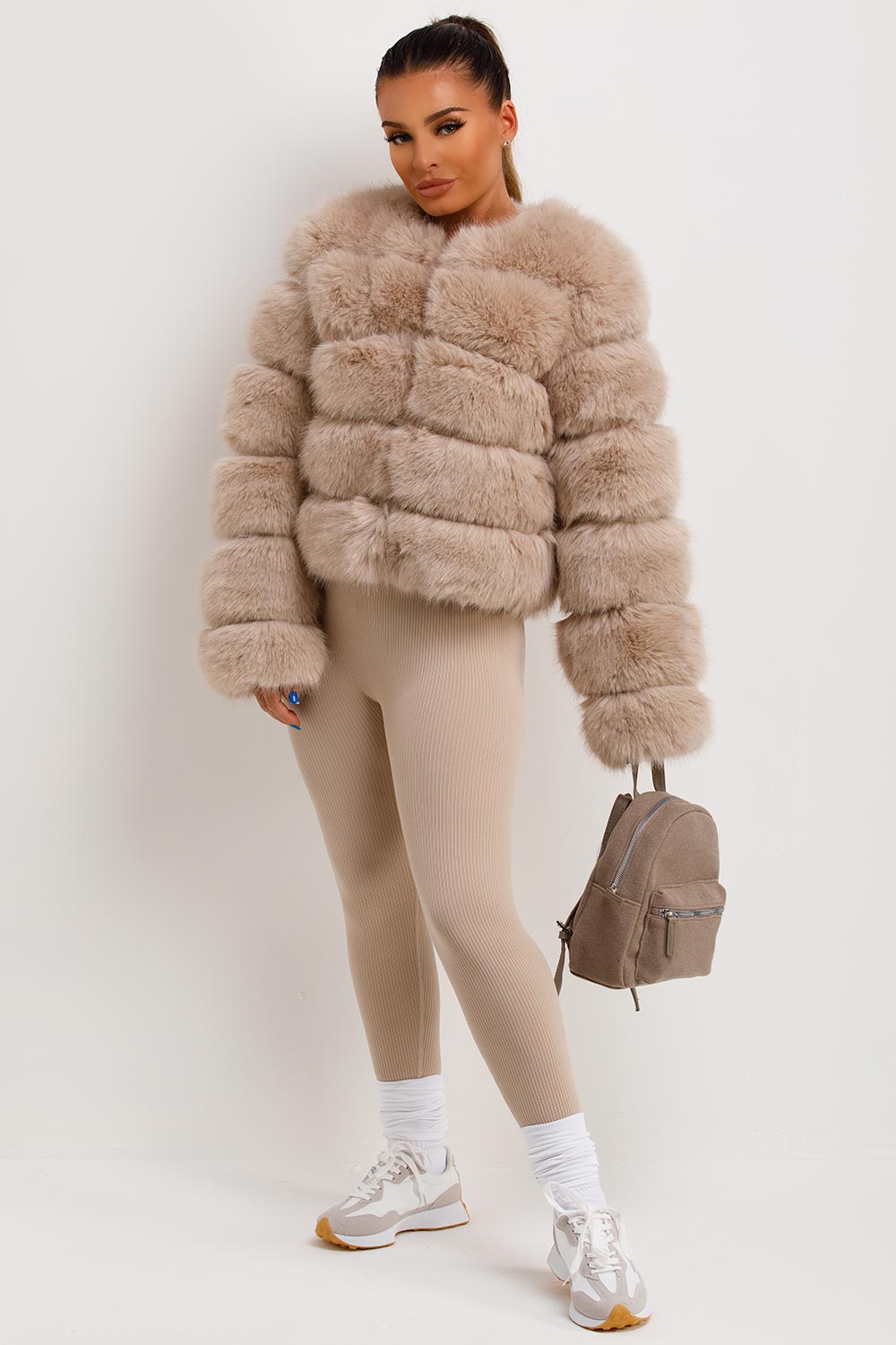 ROSIE - Chaqueta glamourosa de piel sintética