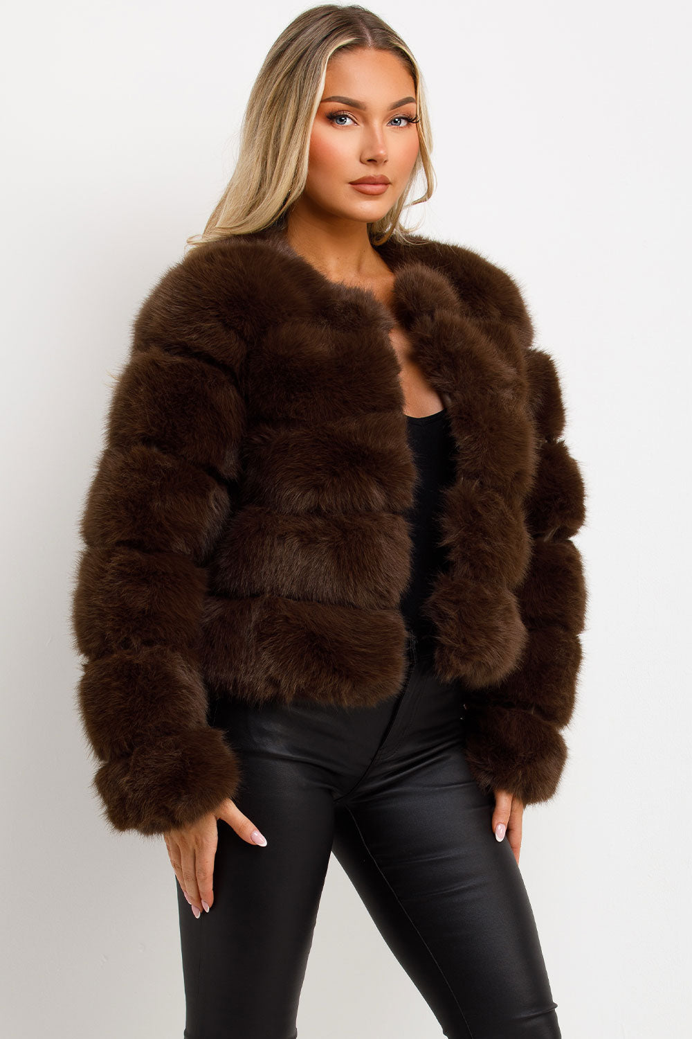 ROSIE - Chaqueta glamourosa de piel sintética
