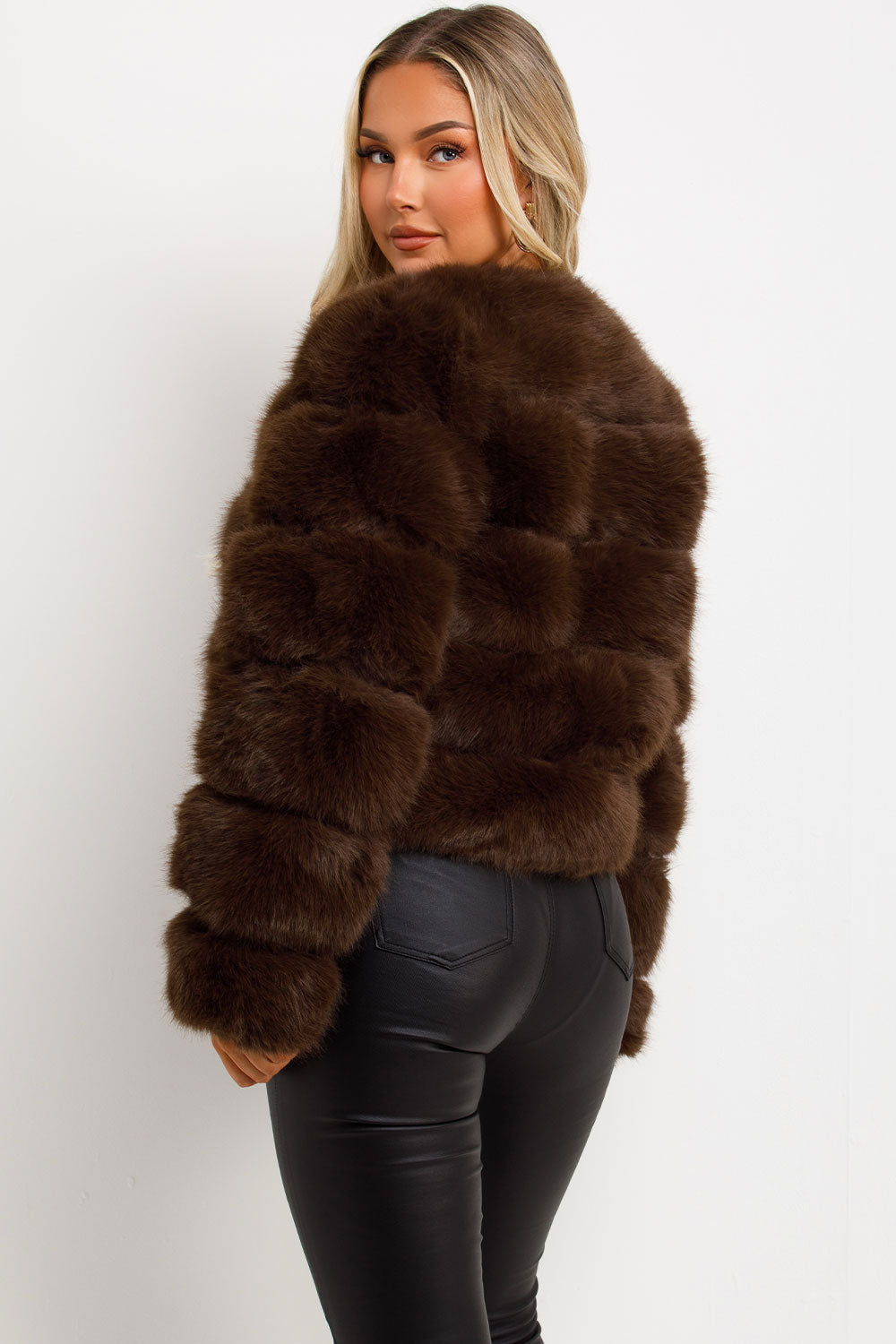 ROSIE - Chaqueta glamourosa de piel sintética