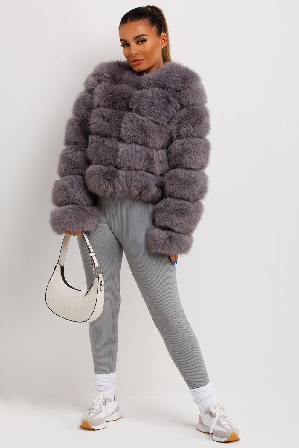 ROSIE - Chaqueta glamourosa de piel sintética