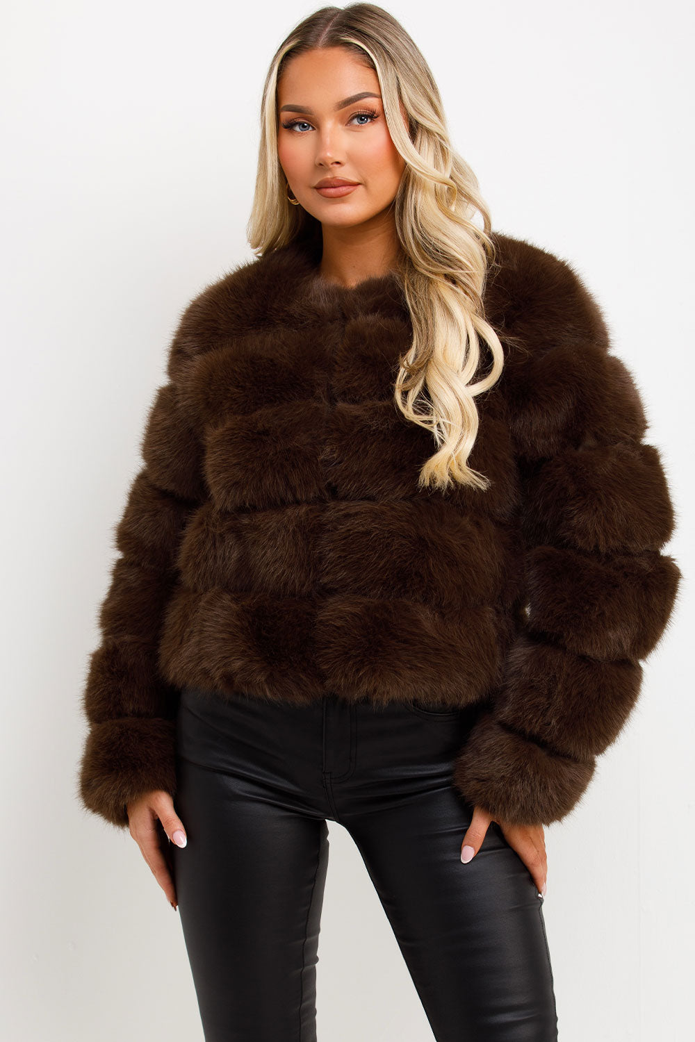 ROSIE - Chaqueta glamourosa de piel sintética