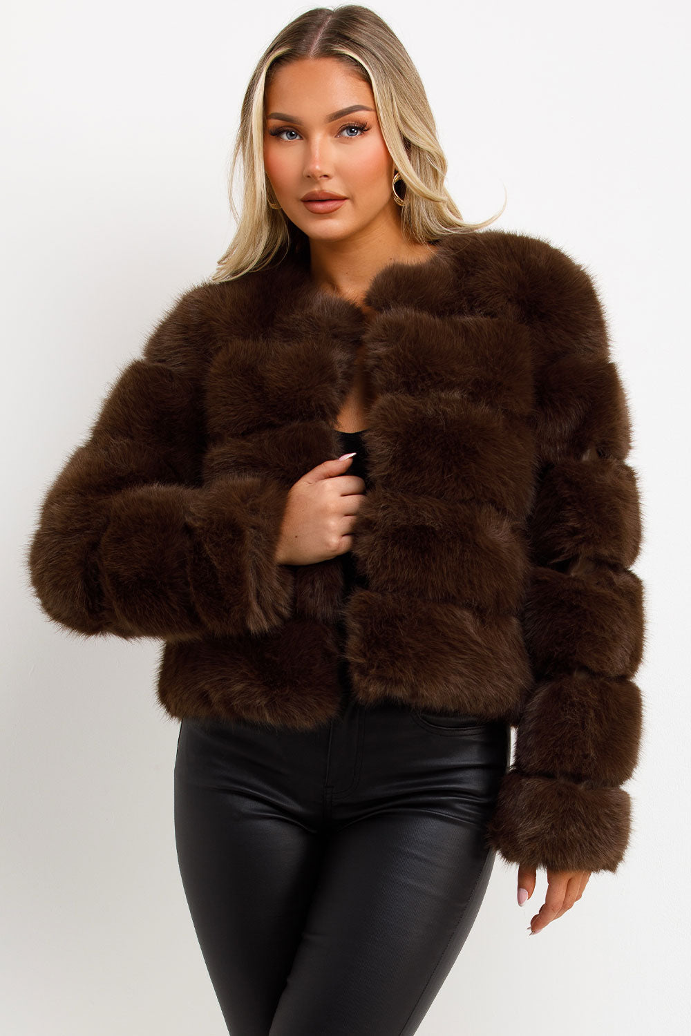ROSIE - Chaqueta glamourosa de piel sintética