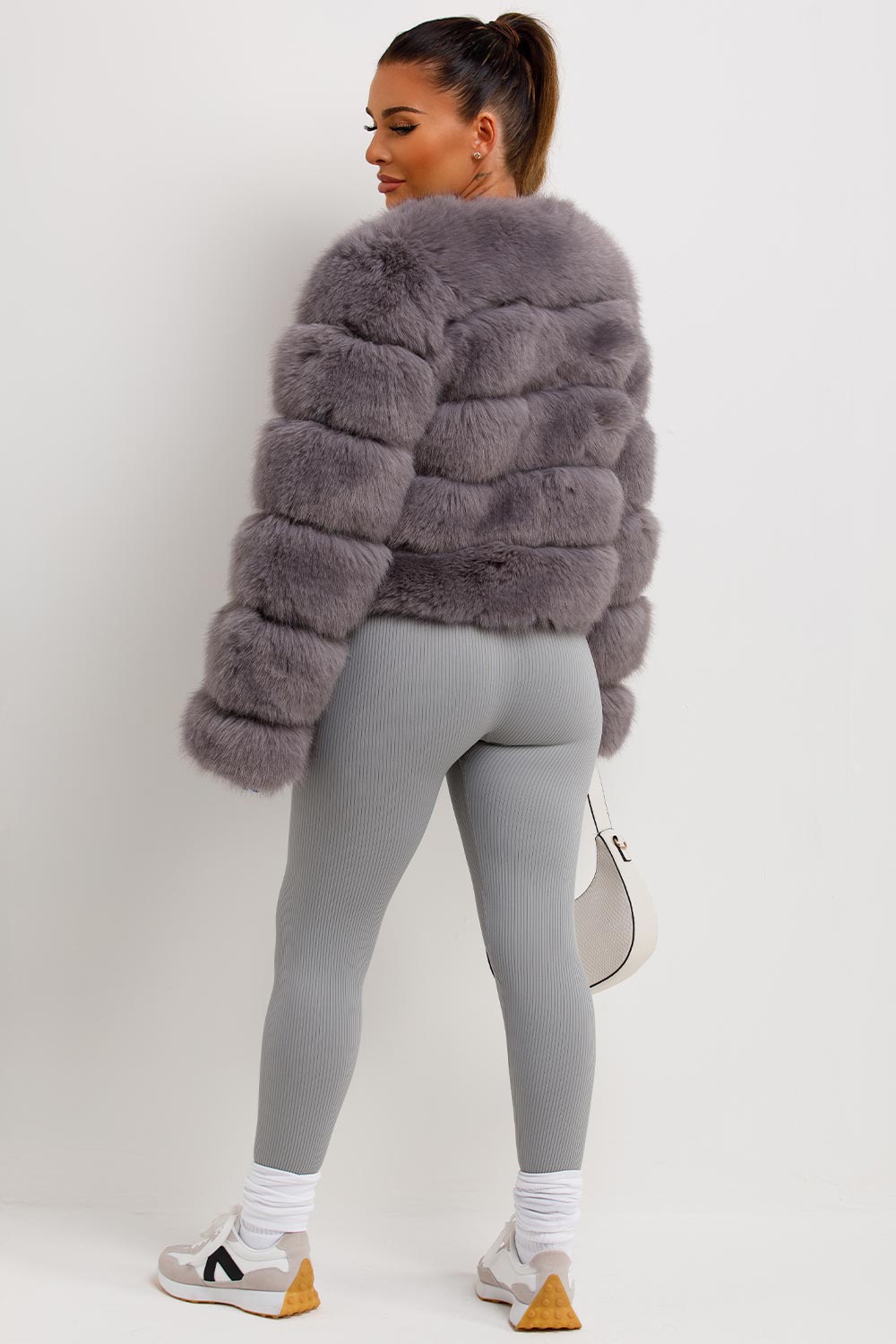 ROSIE - Chaqueta glamourosa de piel sintética