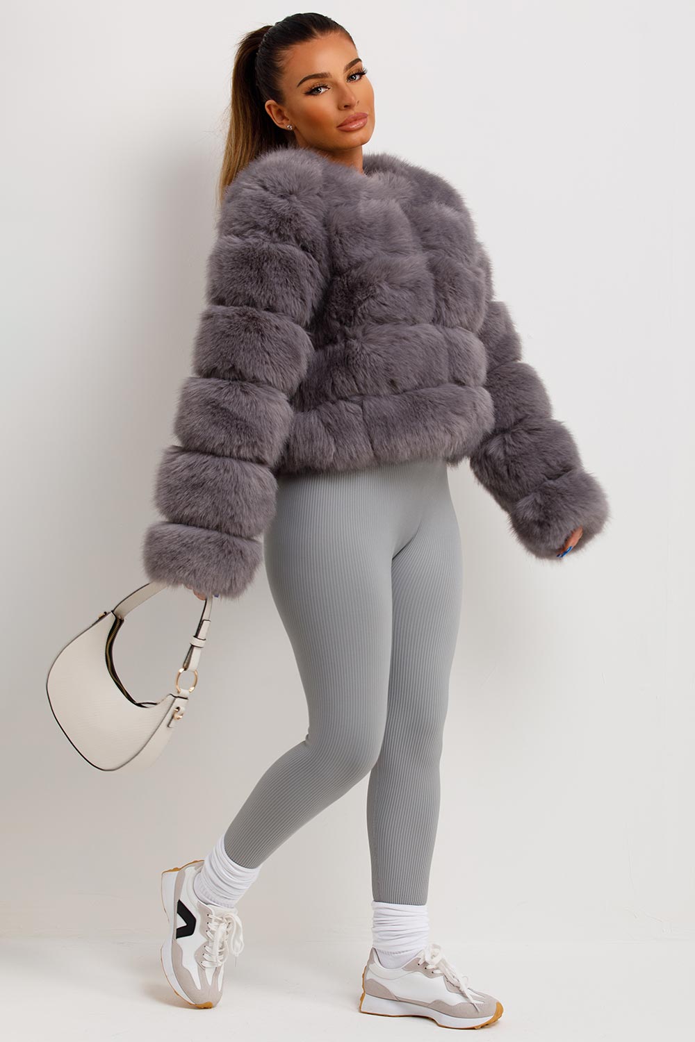ROSIE - Chaqueta glamourosa de piel sintética
