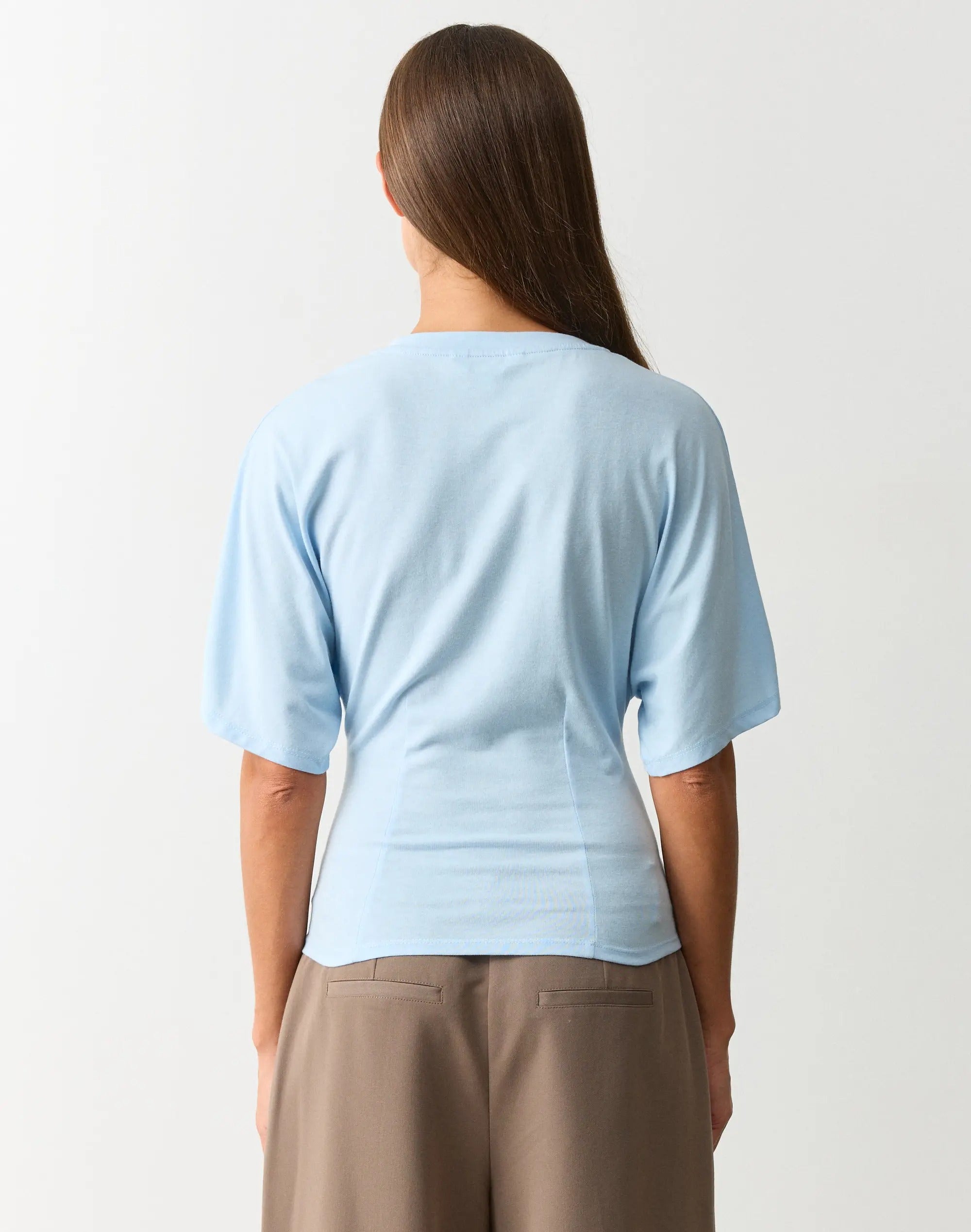 KIMMY - Elegante crop top con corte entallado