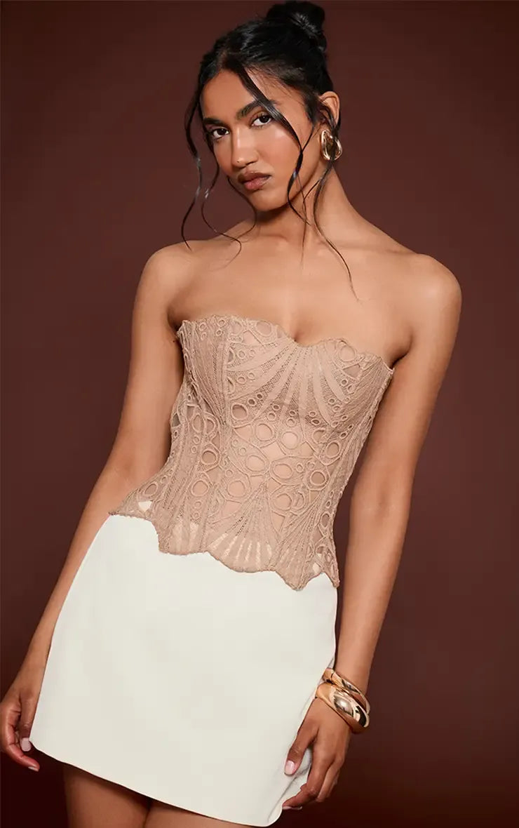 LIV - Elegante top corsé con delicado encaje