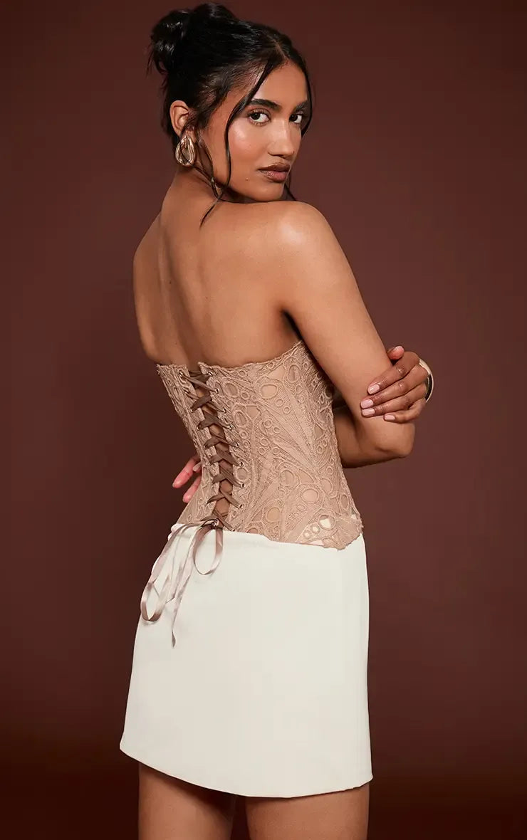 LIV - Elegante top corsé con delicado encaje
