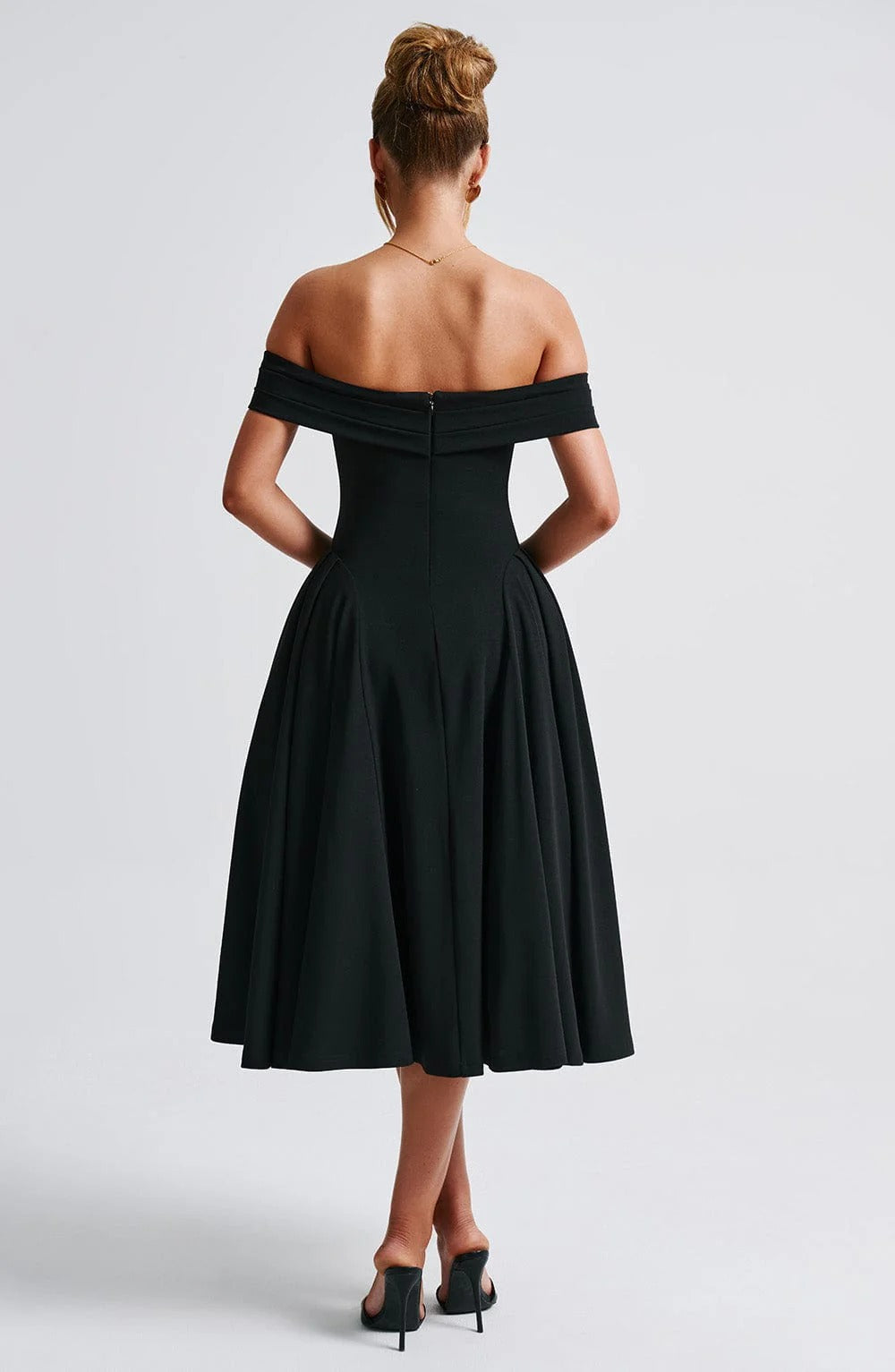 ELENA - Elegante vestido midi con hombros al descubierto