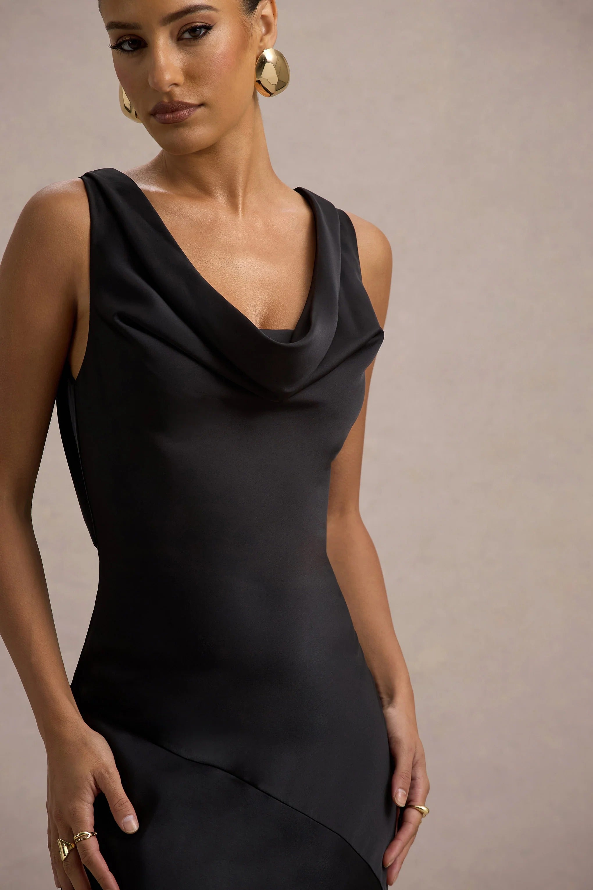 LENA - Vestido largo minimalista con escote drapeado
