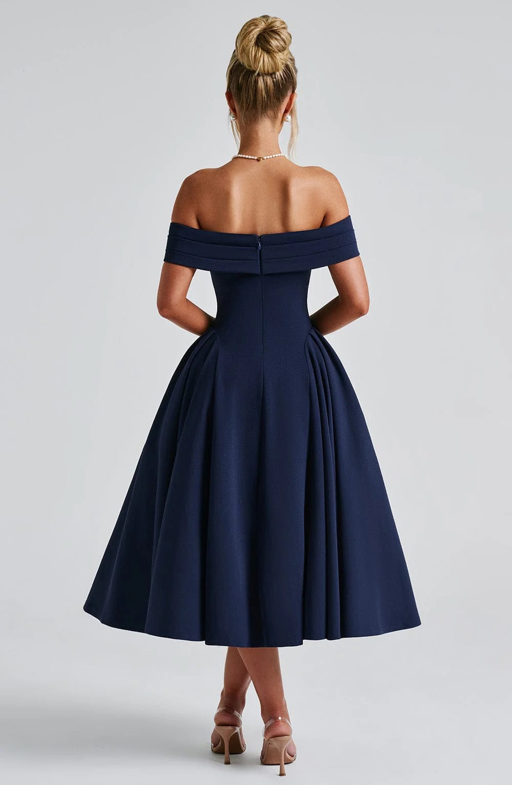 ELENA - Elegante vestido midi con hombros al descubierto