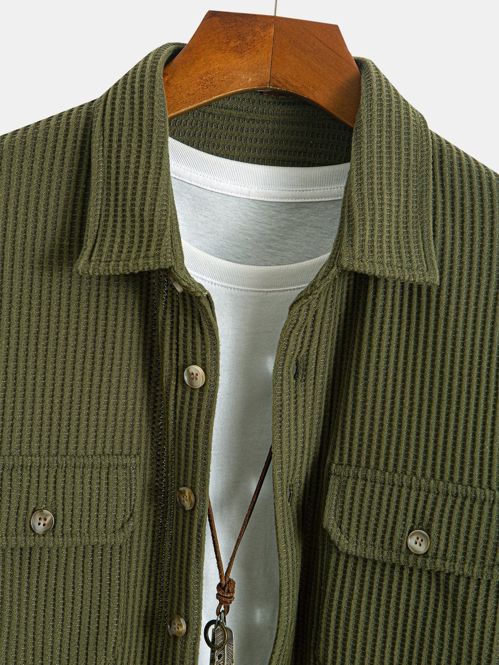 Camisa waffle con doble bolsillo y botones