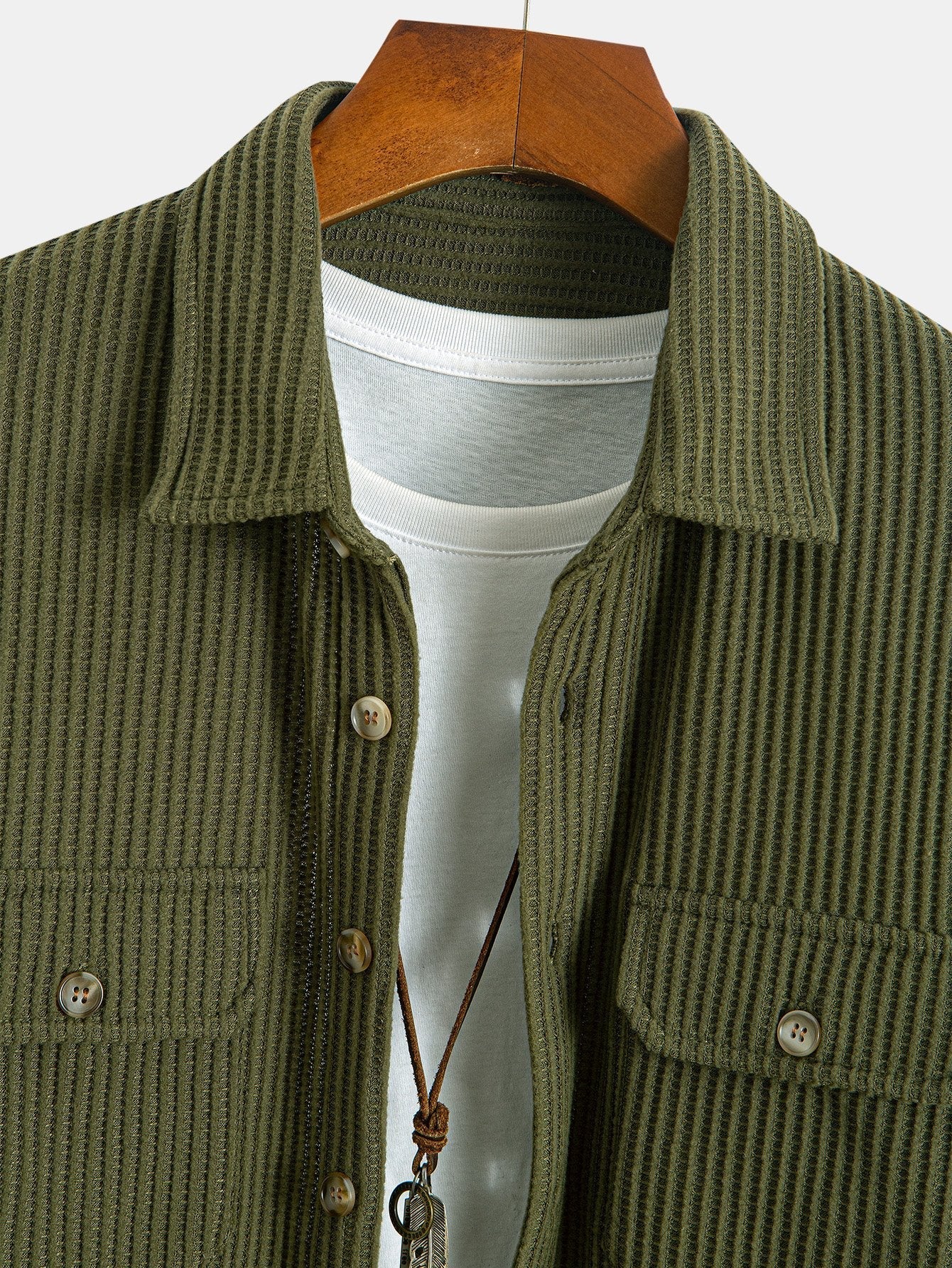 Camisa waffle con doble bolsillo y botones