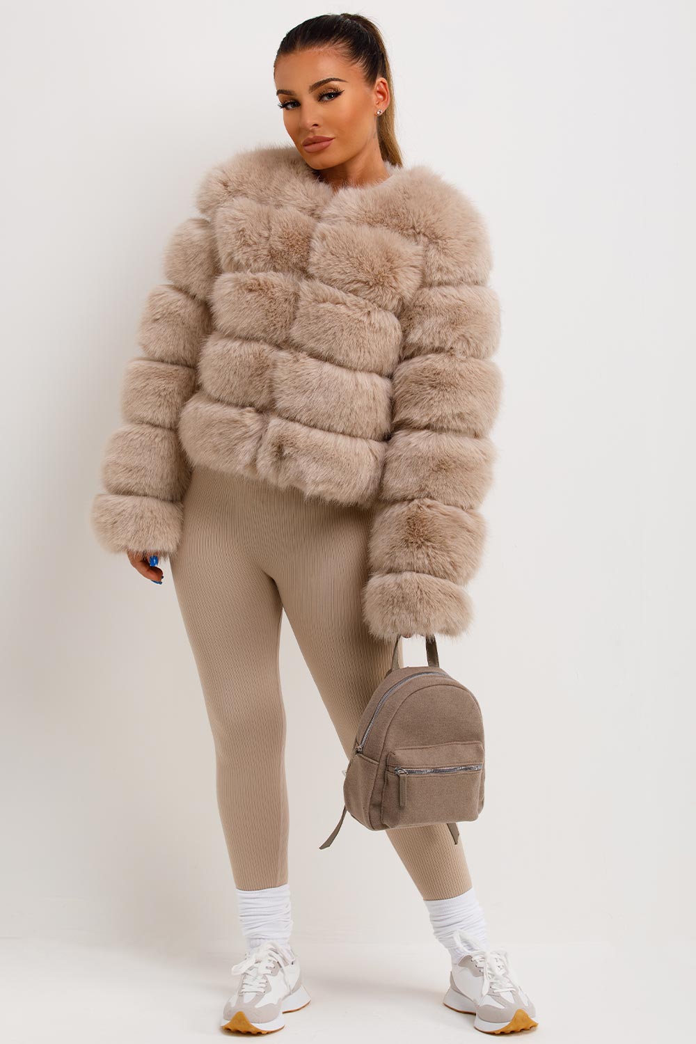 ROSIE - Chaqueta glamourosa de piel sintética
