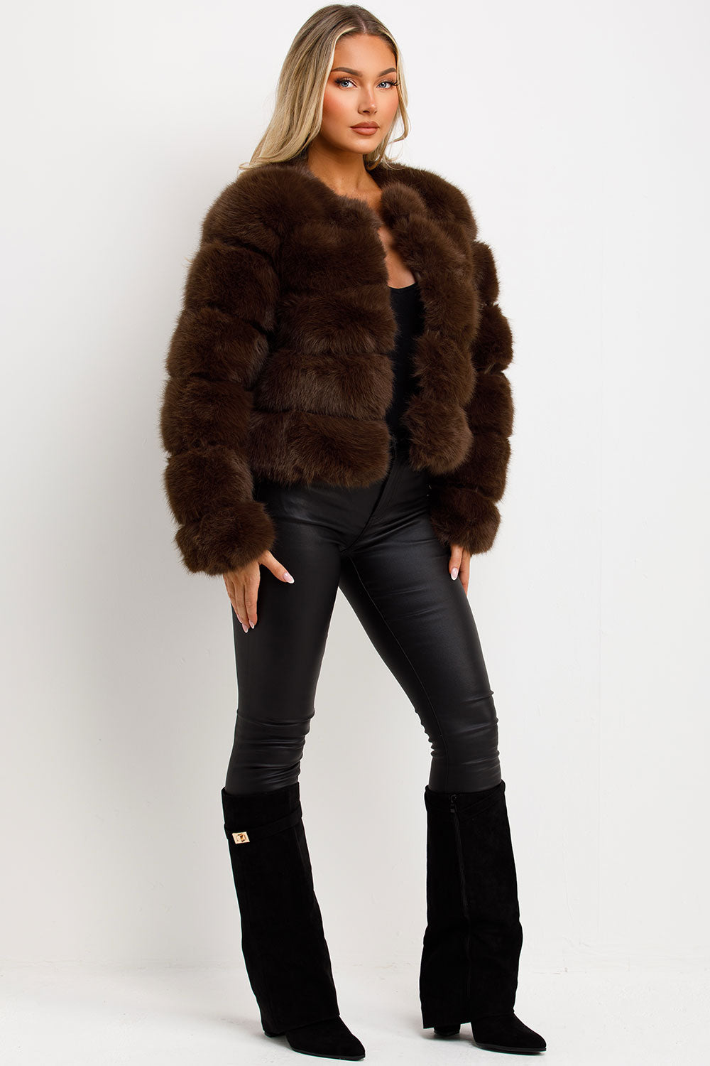 ROSIE - Chaqueta glamourosa de piel sintética